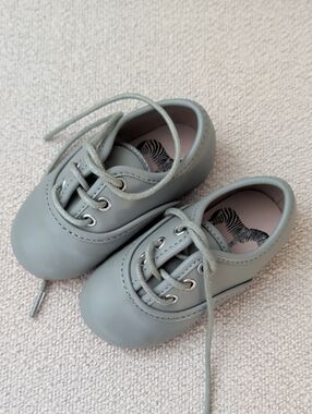 Classic Lace-Up Kids Shoes in Light Gray Zeebrakids Size 20